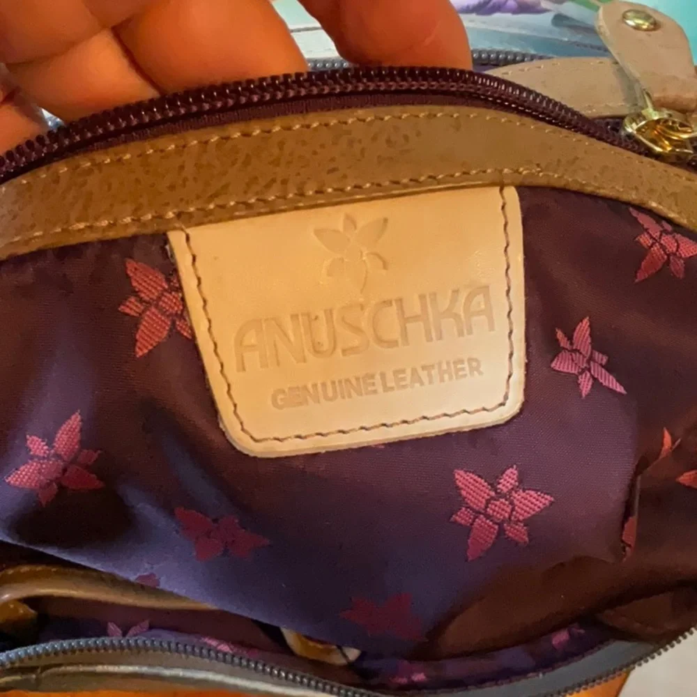 Gorgeous Anuschka crossbody bag - Picture 4 of 12